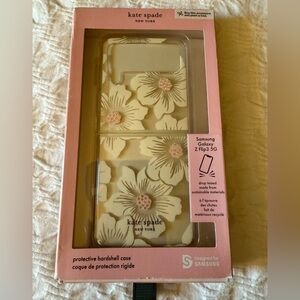 NWT - kate spade clear w/ flowers phone Case for Samsung Galaxy Z Flip3 5G